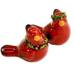 Cardinals NEW Salt and Pepper Shakers Christmas Wreath Ceramic 3 inch Birds